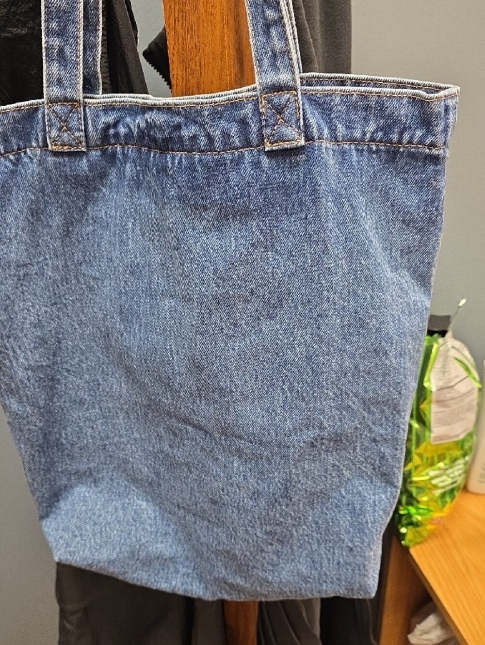 Levi's Light Blue Denim Tote with Front Pocket NWT - Picture 2 of 4